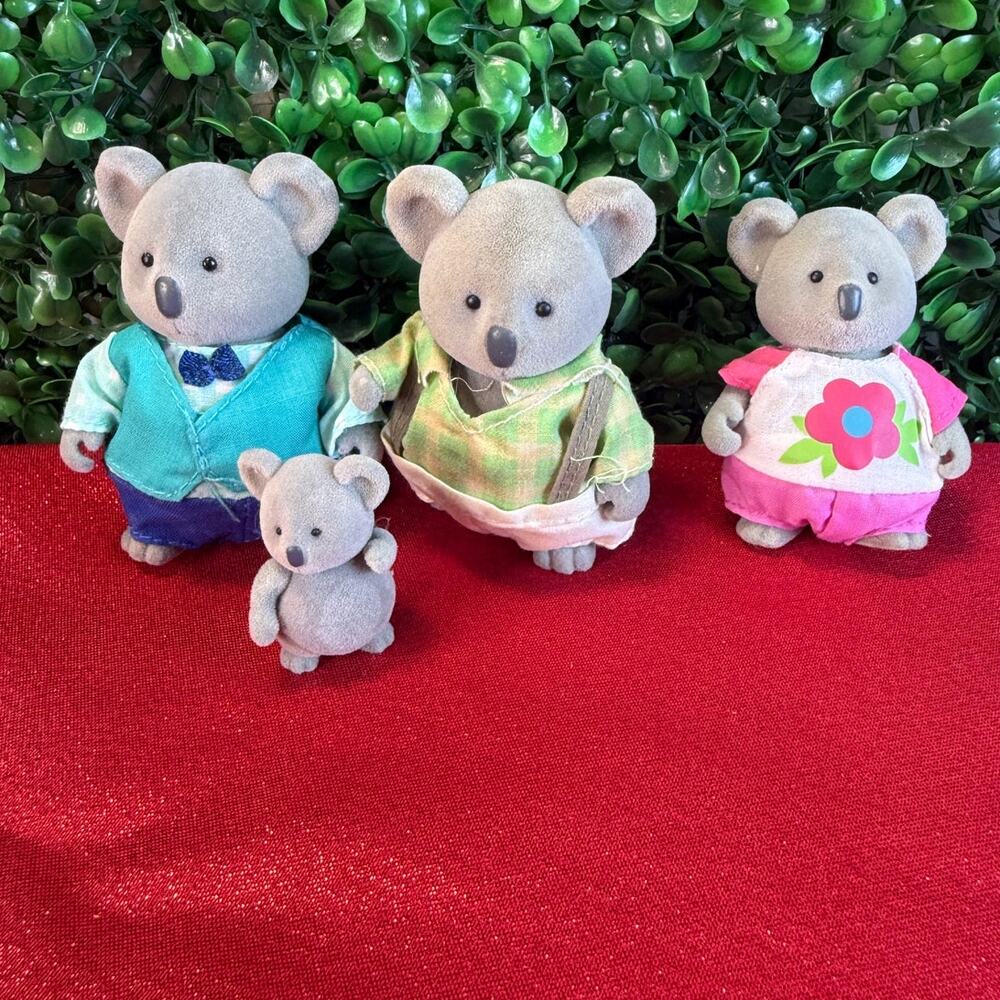 Lil Woodzeez Canberra Koala Family 4 Pack Flocked Gray Figures Outfits